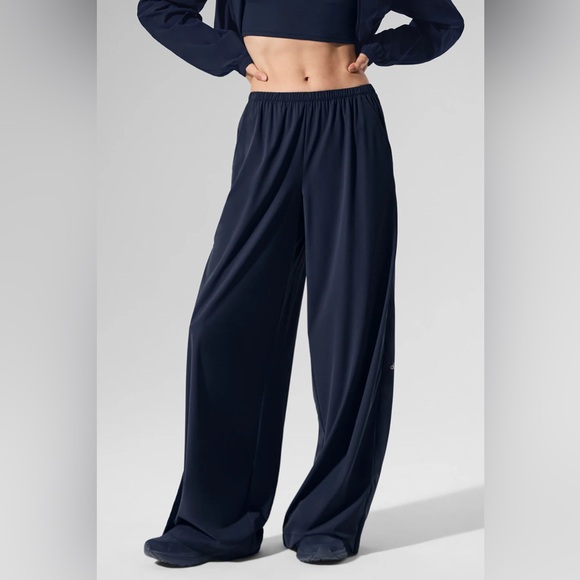 Alo Yoga High-Waist Pursuit Trouser Wide-Leg Pant in Navy – Size S - Picture 4 of 8